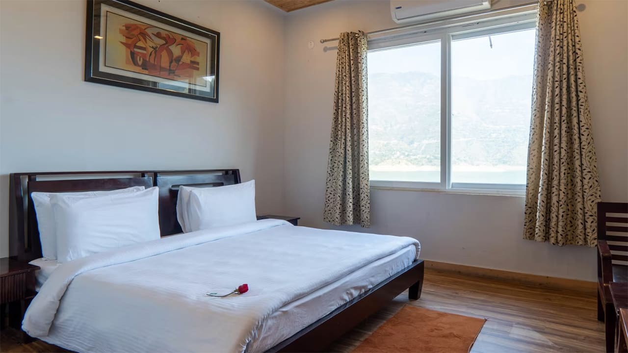 Le ROI, Floating Huts & Eco Rooms