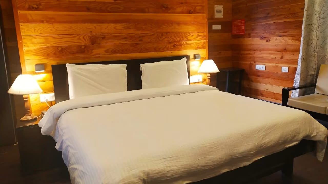 Le ROI, Floating Huts & Eco Rooms