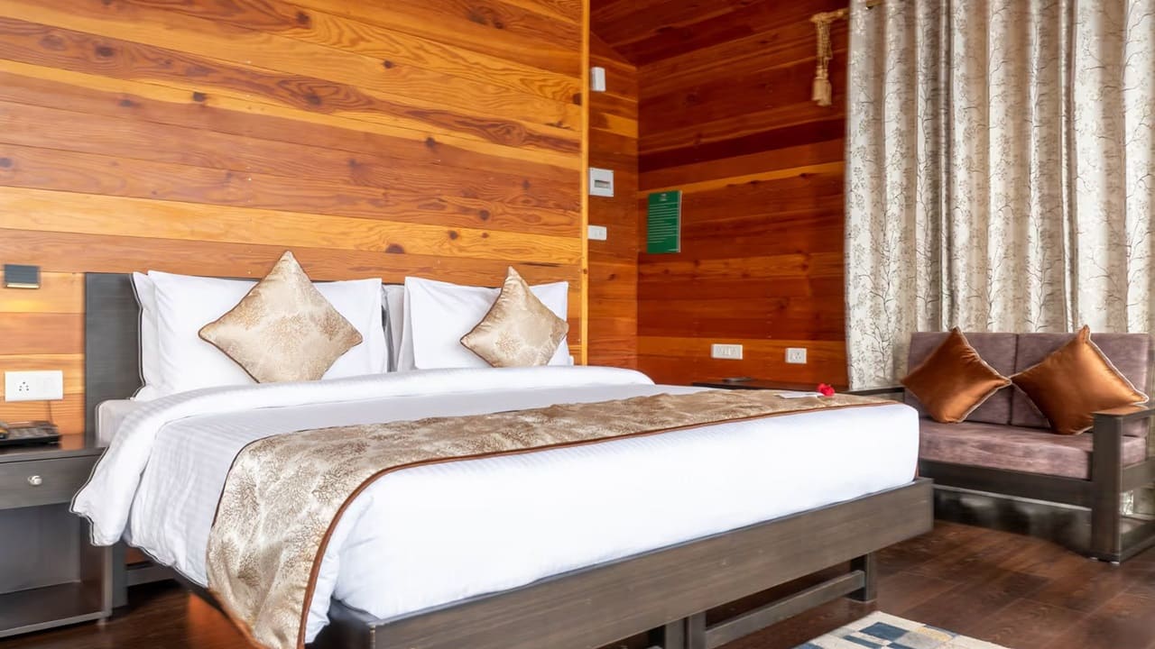 Le ROI, Floating Huts & Eco Rooms