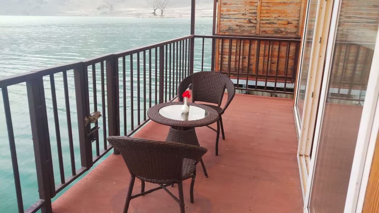 Le ROI, Floating Huts & Eco Rooms