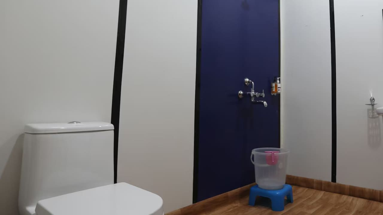 Le ROI, Floating Huts & Eco Rooms