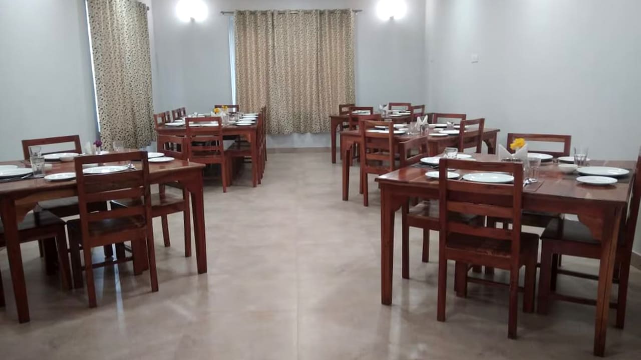 Le ROI, Floating Huts & Eco Rooms