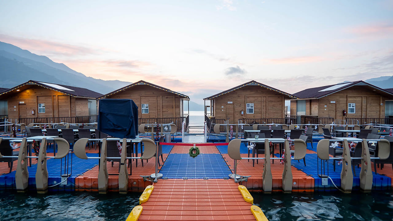 Le ROI, Floating Huts & Eco Rooms