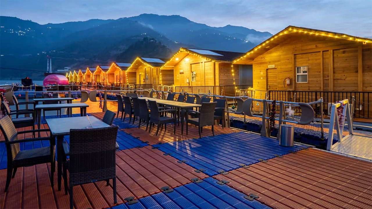 Le ROI, Floating Huts & Eco Rooms